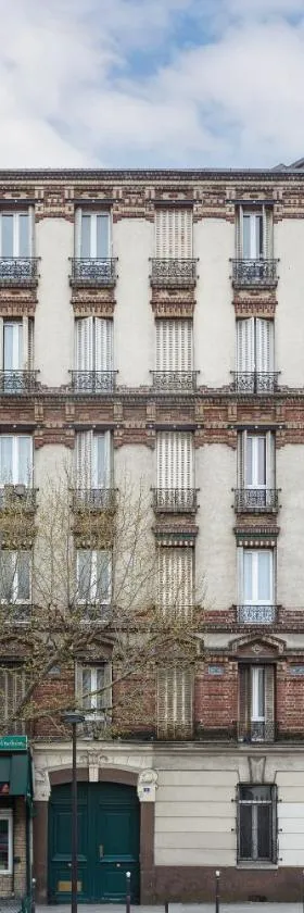 LE BOURGET RER F2 2ème gauche，位于勒布尔热的酒店