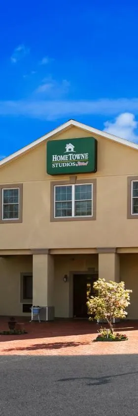HomeTowne Studios by Red Roof Denver, PA，位于Denver的酒店