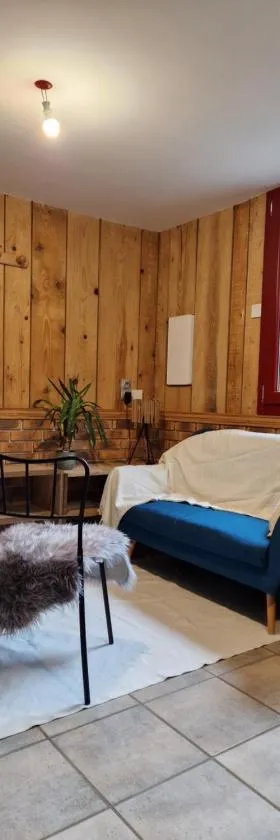 Chalet de la forêt 1 à 6 pers，位于Saint-Sauveur的酒店