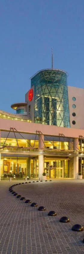 喜来登美丽华酒店及会议中心，位于维纳德马的酒店