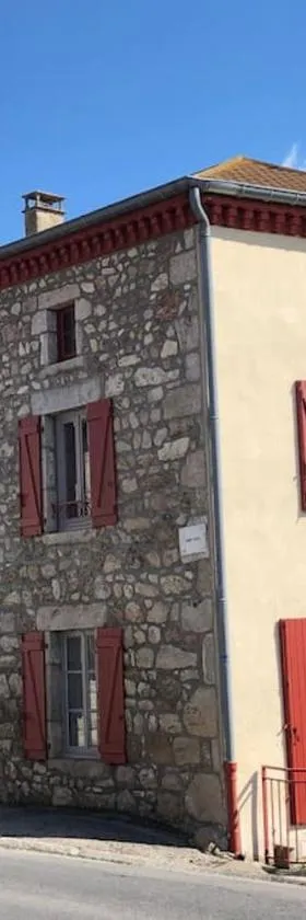 Le Val Danse - Maison de caractère de 1870 - Rénovée en 2020，位于Saint-Anthème的酒店