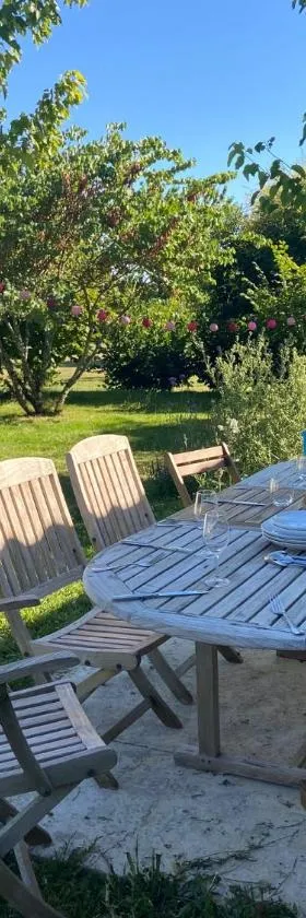 La Colline aux Licornes，位于Montbron的酒店