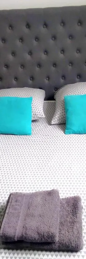 Chambre et salle de bain de privée proche de Pau，位于比赞诺的酒店