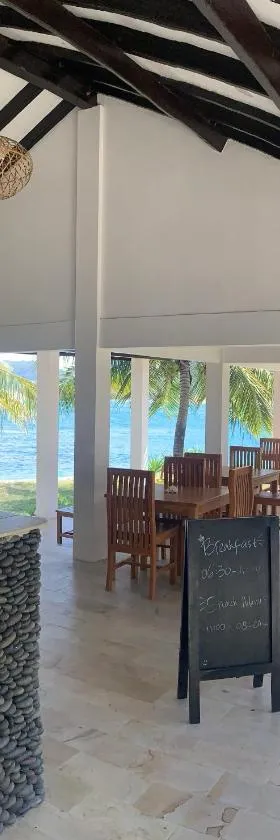 Balong Balong Surf Bungalows & Restaurant，位于Sekongkang的酒店