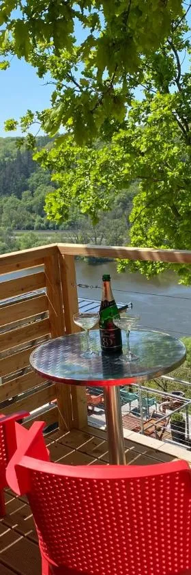Apartmán - E - Vyhlídka nad řekou，位于Zdiby的酒店