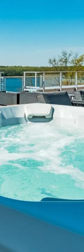 Apartamenty Stranda Residence nad jeziorem Mazury Holiday，位于吉日茨科的酒店