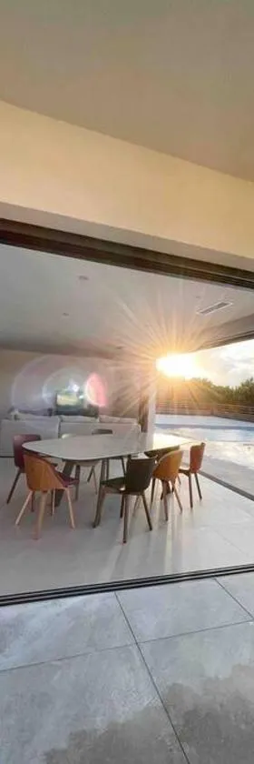 Villa luxe avec piscine et belle vue mer，位于皮耶特罗塞拉的酒店
