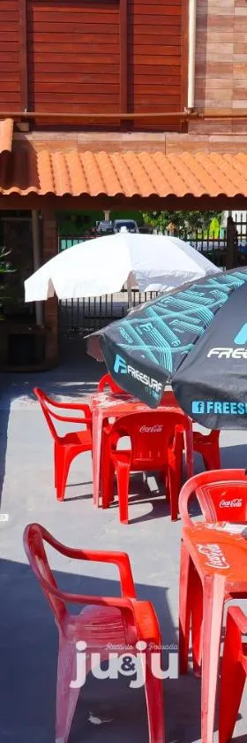 Recanto Pousada JU&JU com piscina COMPARTILHADA，位于巴拉那州蓬塔尔的酒店