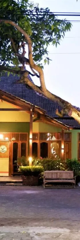 Sleepy Raccoon Hostel，位于日惹的酒店