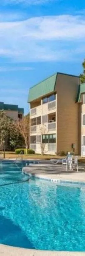 Classy & comfortable condo!，位于希尔顿黑德岛的酒店