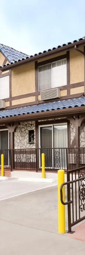 Triplodge of Santa Clarita，位于圣塔克拉瑞塔的酒店