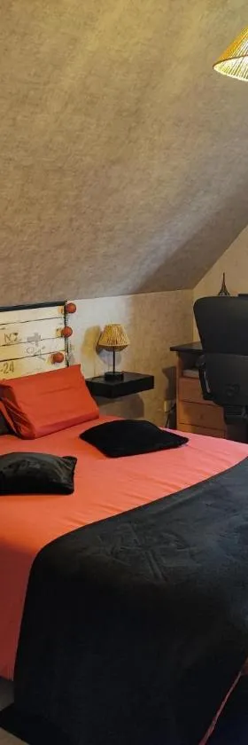 Chambre à louer proche circuit，位于Teloché的酒店