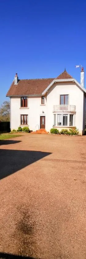 Chez Sandrine - Chambres avec pension ou demi pension，位于Gray-la-Ville的酒店