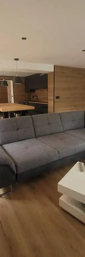 T3 cosy et climatisé avec vue montagne，位于Moustajon的酒店