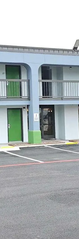 维多利亚东部骑士酒店，位于维多利亚的酒店