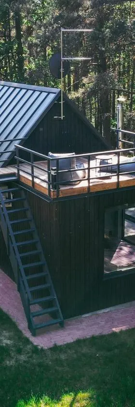 BRENDIS -'Virš Ąžuolų' - Forest SPA - FREE jacuzzi，位于Paplatelė的酒店