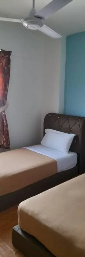 KHAIRUL HOMESTAY PANGSAPURI SUTERA SEBERANG JAYA，位于Kampong Telok的酒店