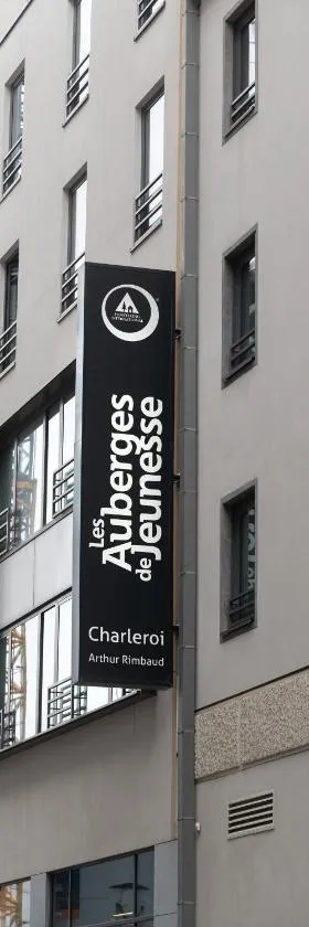 Auberge Jeunesse Charleroi Youth Hostel，位于沙勒罗瓦的酒店