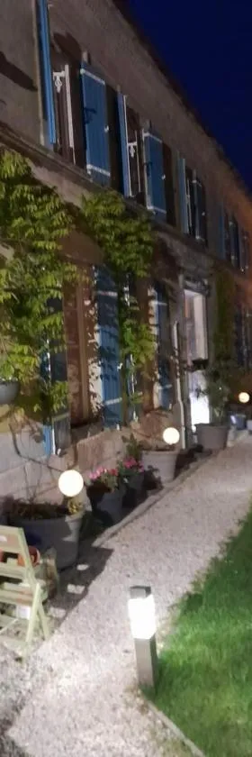 La Charentaise des Lilas，位于Saint-Léger的酒店