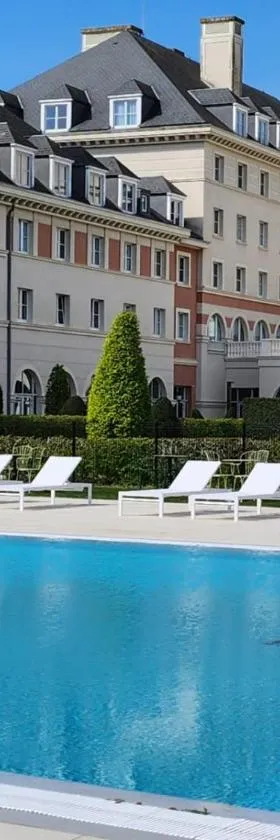 Dream Castle Hotel Marne La Vallee，位于马尼库尔勒翁格尔的酒店