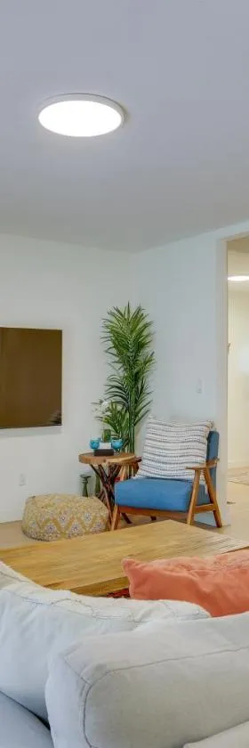 Charming Swan Lake Apartment with Deck!，位于Swan Lake的酒店