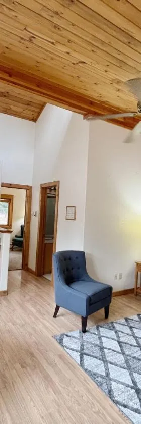 Cabin Suite，位于伍德兰帕克的酒店
