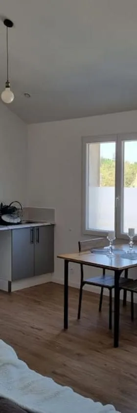 Grand appartement, lumineux，位于Miniac-Morvan的酒店