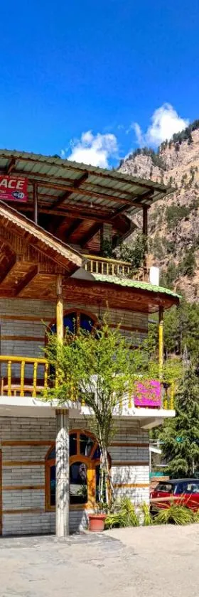 Hotel Diya Palace- With parking Main market, Kasol，位于卡索尔的酒店