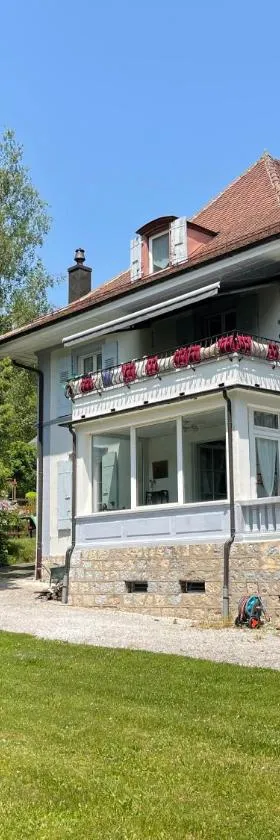 Appartement de standing à Vallorbe，位于瓦洛尔布的酒店