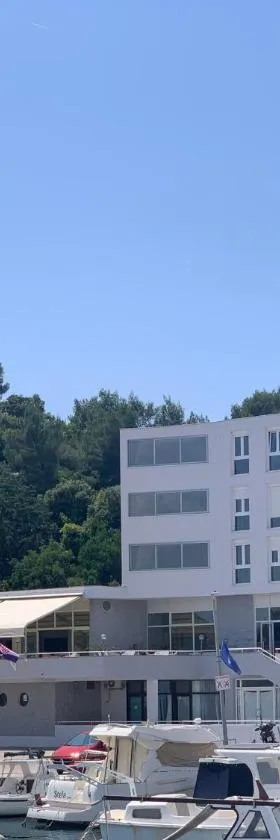 Hotel Tolero，位于普洛切的酒店