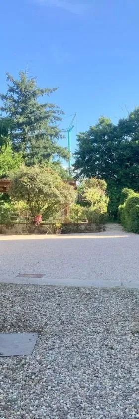 Au Charme D'ici，位于La Chapelle-Saint-Sauveur的酒店