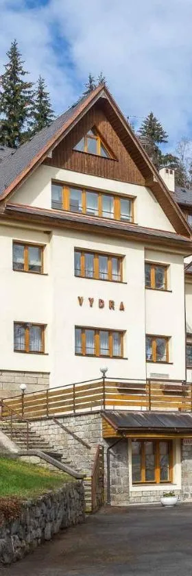 Samoobslužný hotel Vydra，位于斯尼的酒店