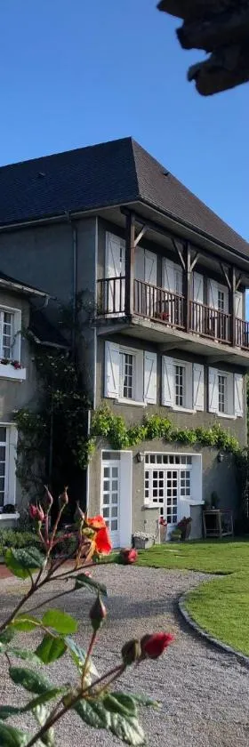 Les Hortensias，位于Espoey的酒店