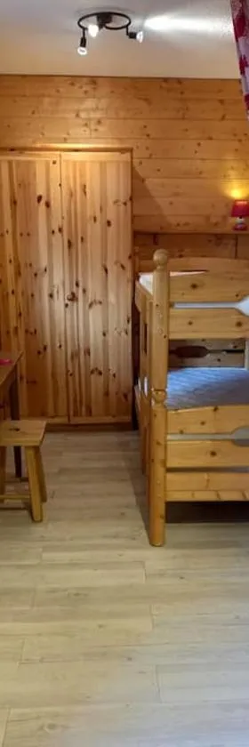 L'appartement LES BOSSONS en lisière de forêt dans le chalet Génépi，位于阿雷什的酒店