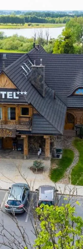 Łabędź Hotel Karczma，位于伊拉华的酒店