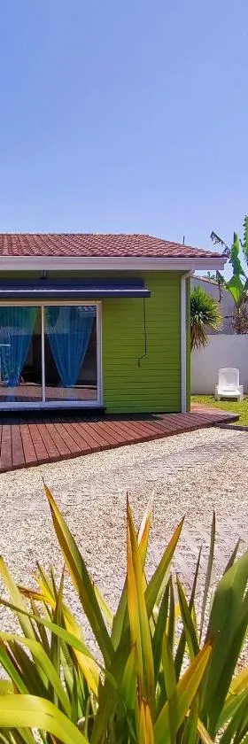 Gîte avec piscine et espace bien-être partagés entre Bordeaux et Lacanau océan，位于Brach的酒店