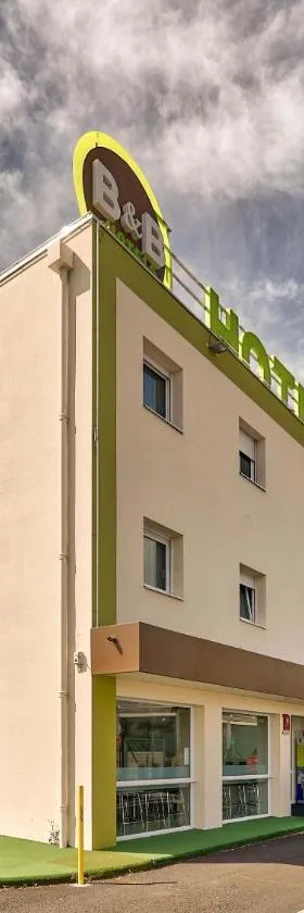 B&B HOTEL Clermont-Ferrand Sud Aubière，位于奥比埃的酒店