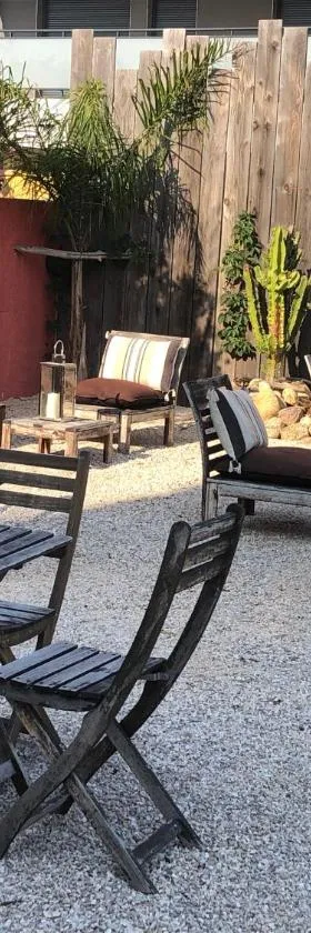 Hôtel Les Mimosas，位于滨海阿热莱斯的酒店