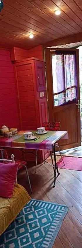 Roulotte des Alpilles，位于莫桑莱阿尔皮莱的酒店