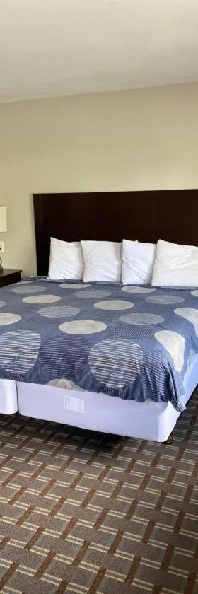 New Budget Inn，位于Eaton的酒店