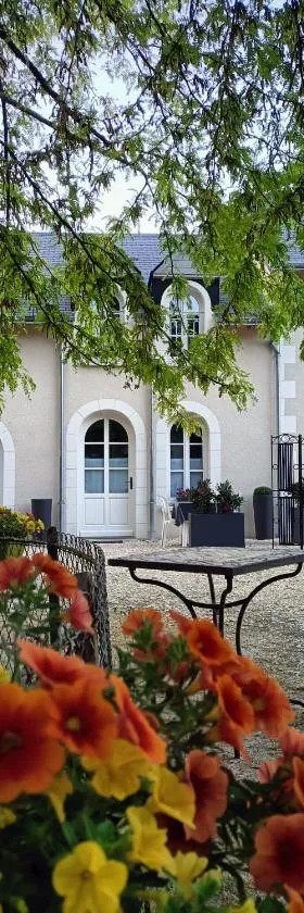 VILLA ESPERANZA Chambre de plain-pied, indépendante, proche Zoo de Beauval et Châteaux de La Loire，位于瓦朗赛的酒店