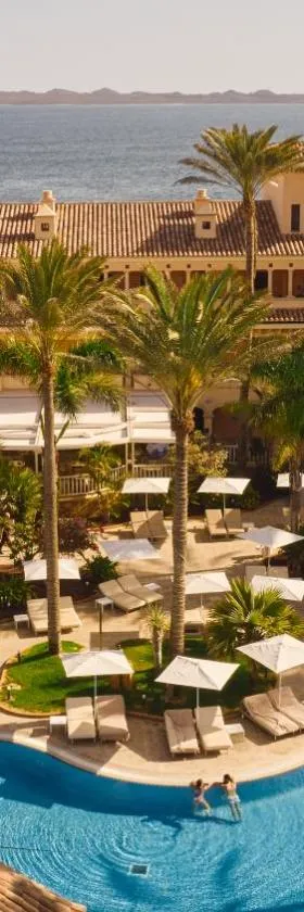 Secrets Bahía Real Resort & Spa Adults only，位于科拉雷侯的酒店