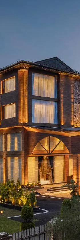 WelcomHeritage Grand, Srinagar，位于斯利那加的酒店
