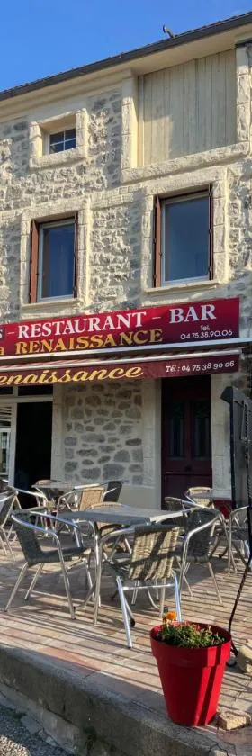 Hôtel Restaurant La Renaissance，位于Saint-Cirgues-en-Montagne的酒店