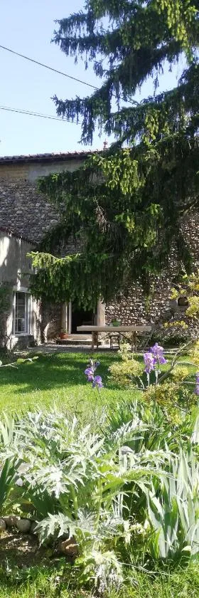 Gîte site médiéval 6 personnes (Gîte De France 2*)，位于Biol的酒店