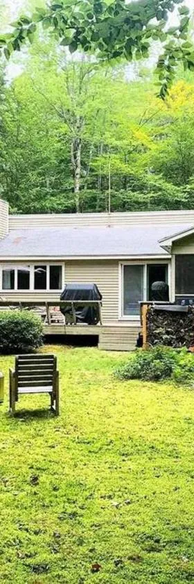 The Monk's Cottage-White Mountains, Pet Friendly，位于伍德斯托克的酒店
