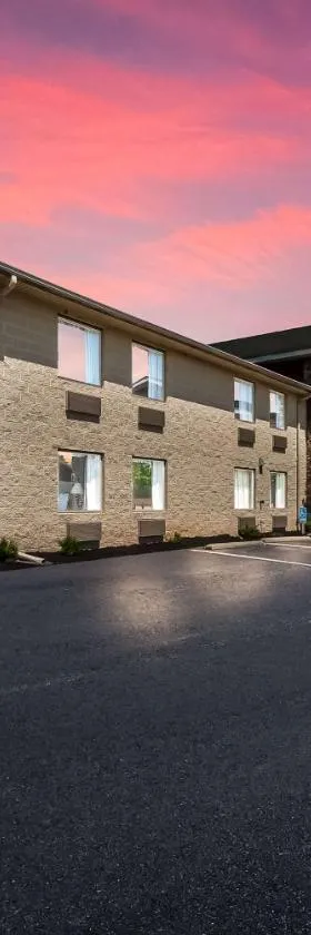 SureStay Plus Hotel by Best Western Berkeley Springs，位于伯克利斯普林斯的酒店