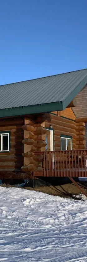 Secluded Log Cabin, 30 min from Chena Hot Springs，位于Pleasant Valley的酒店