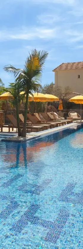 Hôtel La Piscine，位于勒拉旺杜的酒店