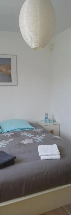 Chambre et sanitaires privés，位于Fontenailles的酒店